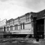 Superato il difficile periodo bellico l�azienda decise di espandersi nel Sud Italia aprendo, nel 1924, un grande stabilimento a Bari. Fu scelta l�allora via Capurso (attuale via Amendola) per produrre 25.000 ettolitri di birra all�anno
